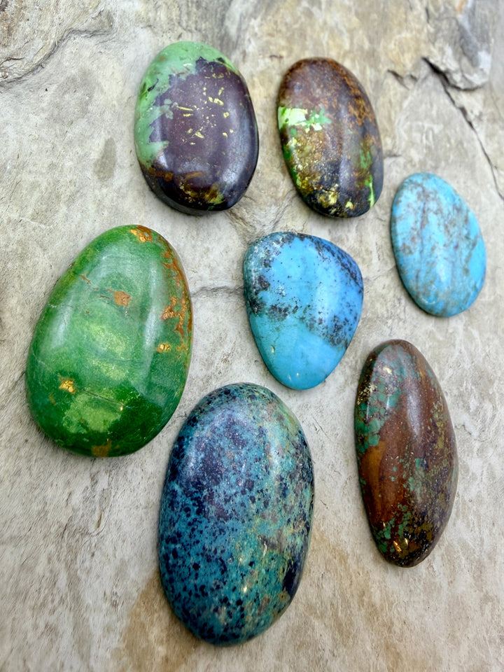 FRIDAY BARGAIN Hubei Turquoise (China) LOT of 7 Cabochons
