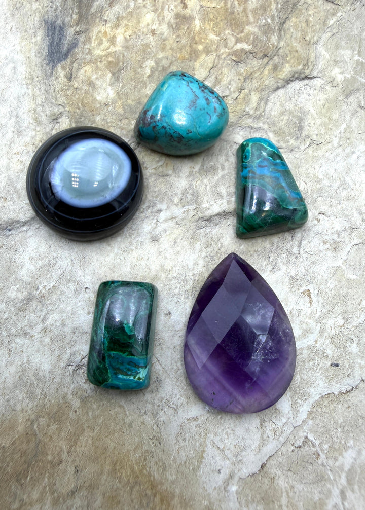 FRIDAY BARGAIN LOT of 5 Mixed Cabochons Malachite