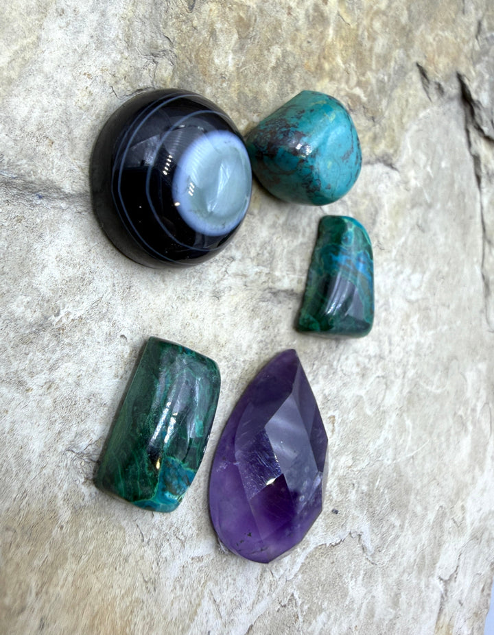 FRIDAY BARGAIN LOT of 5 Mixed Cabochons Malachite