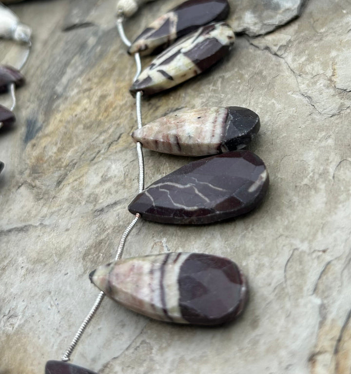 FRIDAY BARGAIN Zebra Jasper (Arica) Graduated Briolette