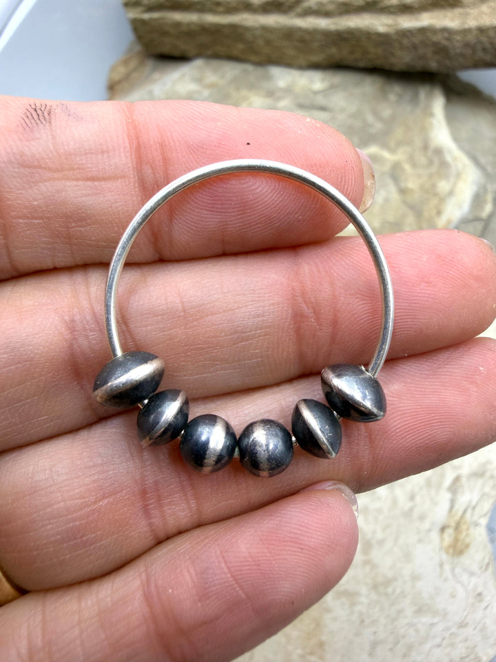 FRIDAY ESTATE FIND Sterling Silver 30mm Closed Ring with 6