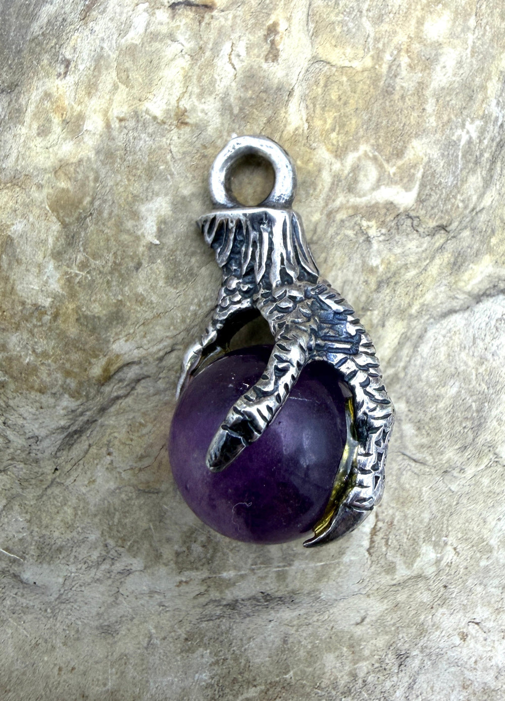 FRIDAY ESTATE FIND Sterling Silver Dragons Claw with 12mm
