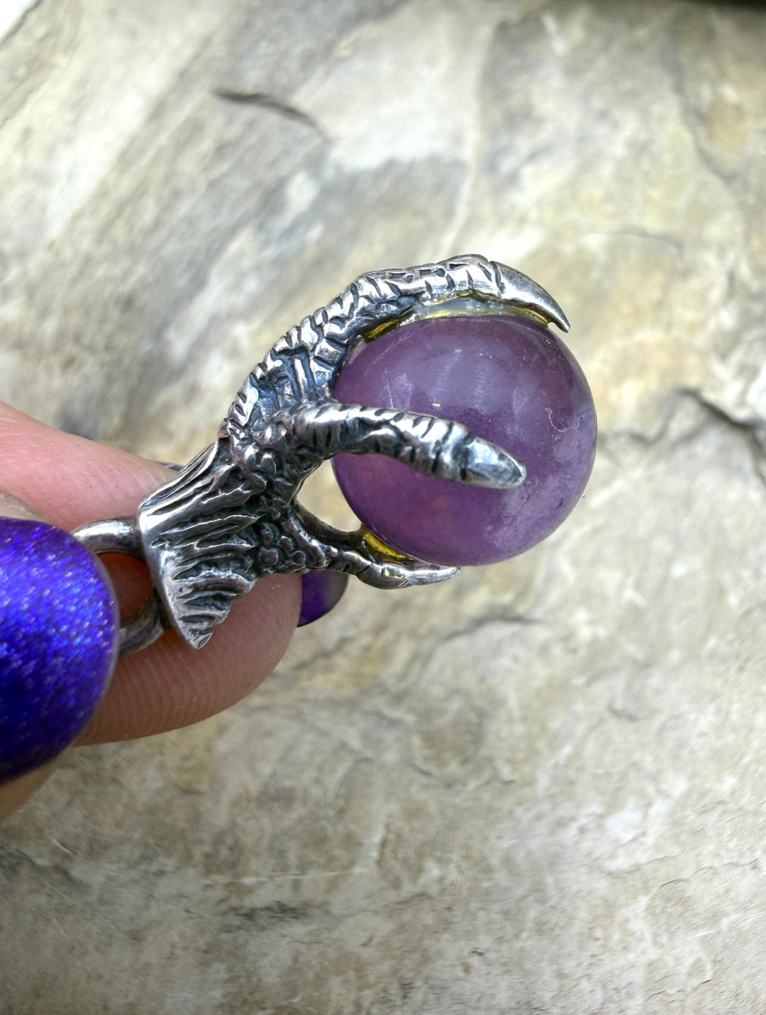FRIDAY ESTATE FIND Sterling Silver Dragons Claw with 12mm