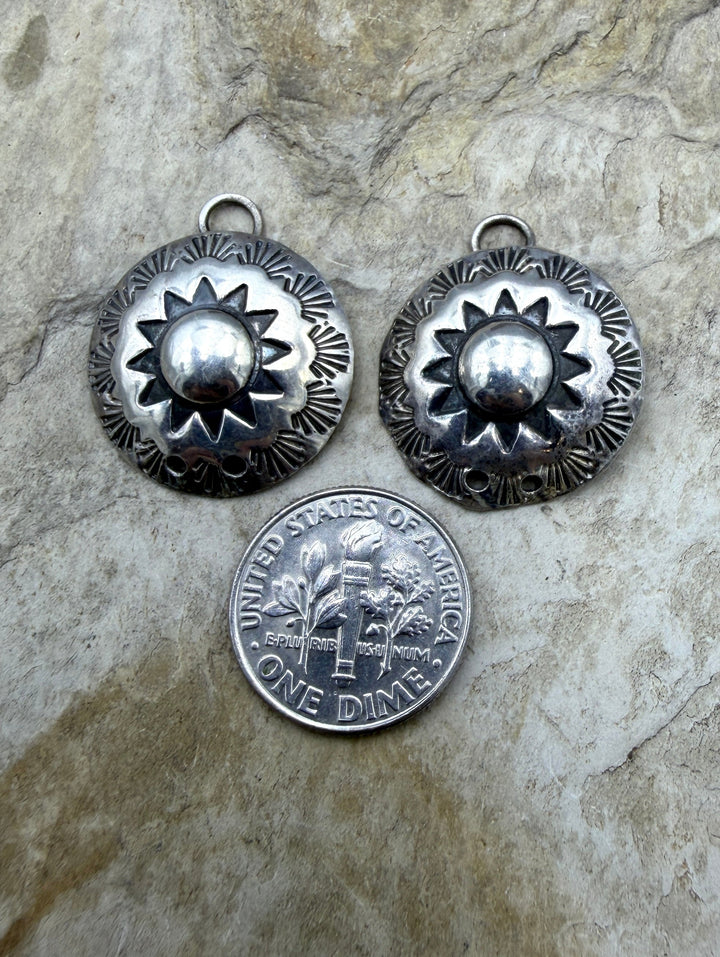 FRIDAY ESTATE FIND Sterling Silver Oxidized Earring