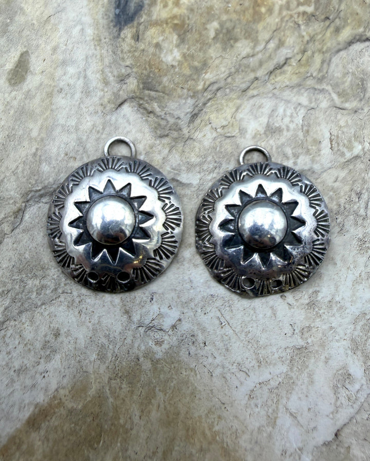FRIDAY ESTATE FIND Sterling Silver Oxidized Earring