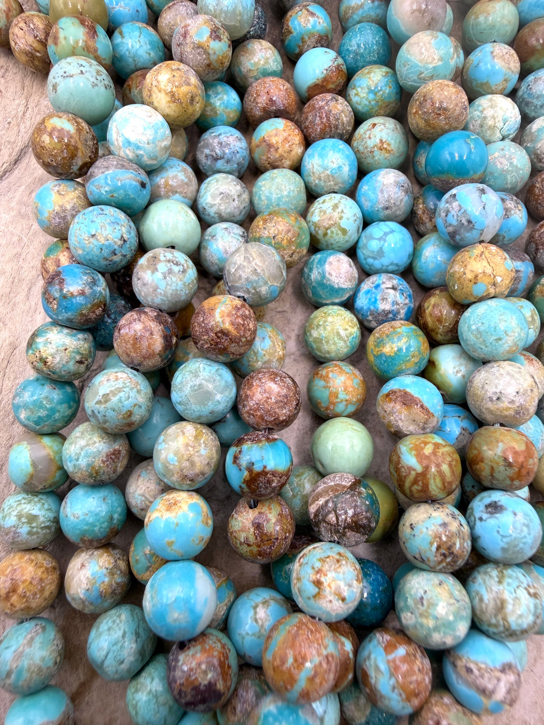 Kingman Turquoise (Arizona) Handcut Round Beads 9-10mm 16