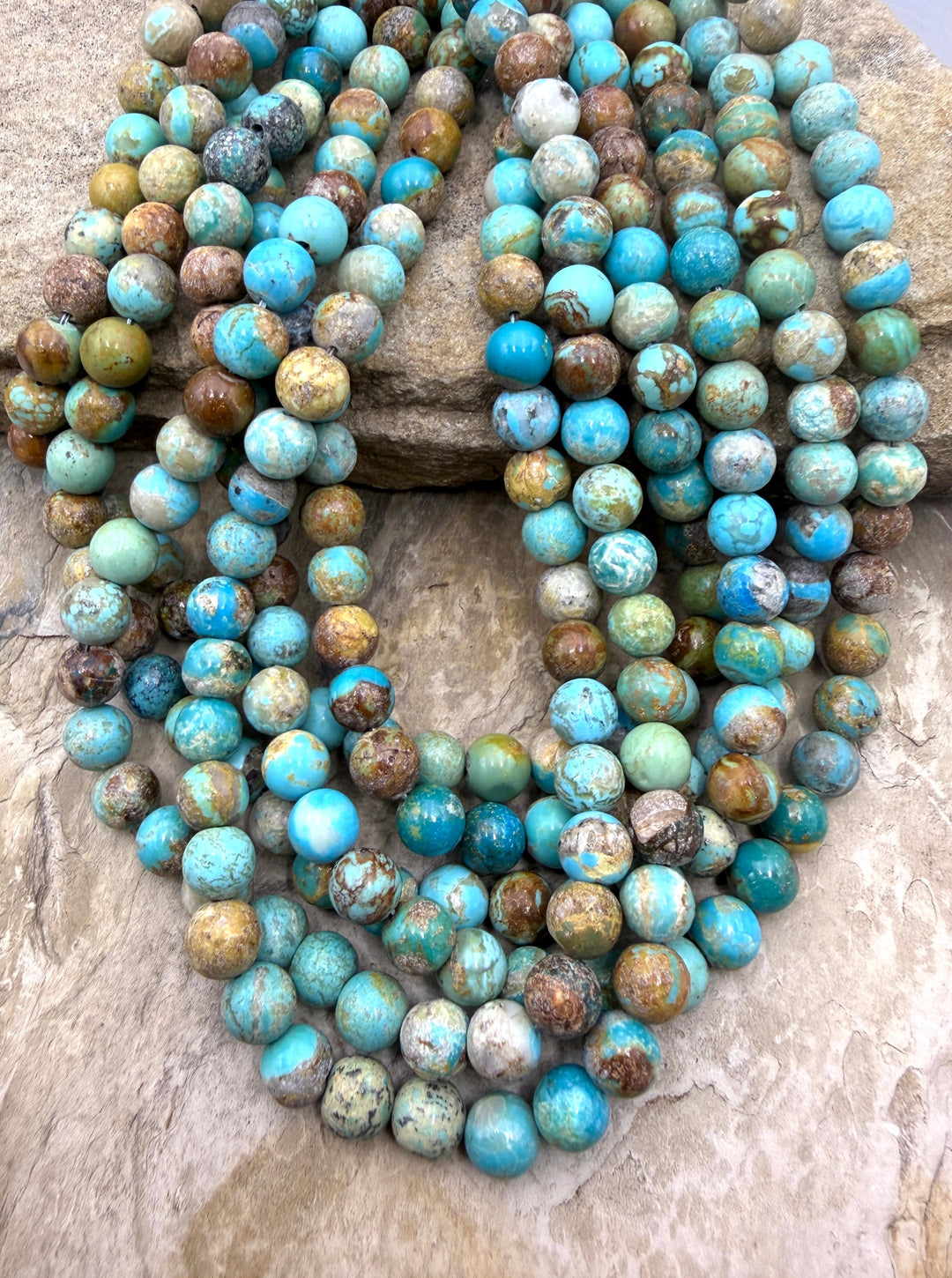 Kingman Turquoise (Arizona) Handcut Round Beads 9-10mm 16