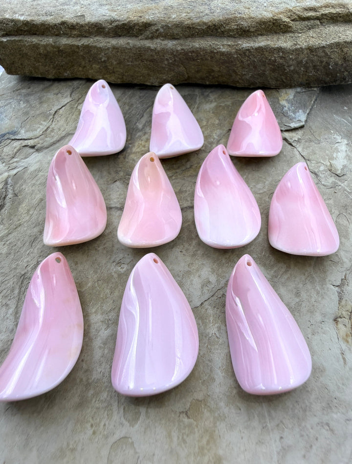 Natural Pink Queen Conch Freeform Pendant Beads 24x40mm