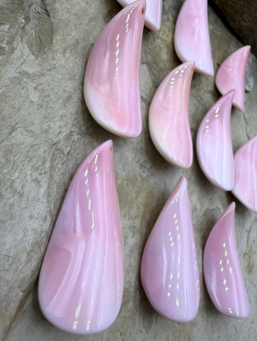 Natural Pink Queen Conch Freeform Pendant Beads 24x40mm